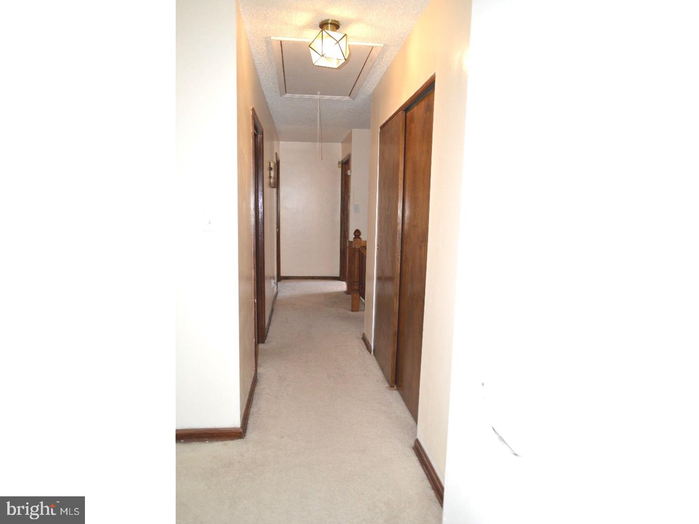 462 Doe Run Lane Springfield, PA 19064 - Photo 17 of 25 Hallway