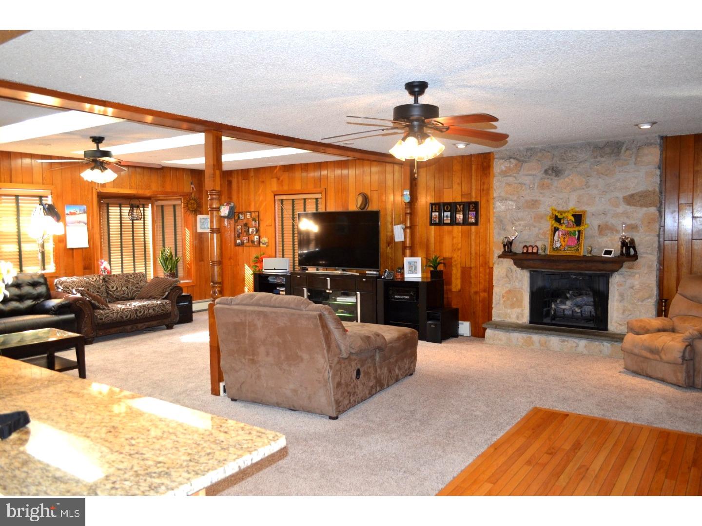 462 Doe Run Lane Springfield, PA 19064 - Photo 3 of 25 Family Room