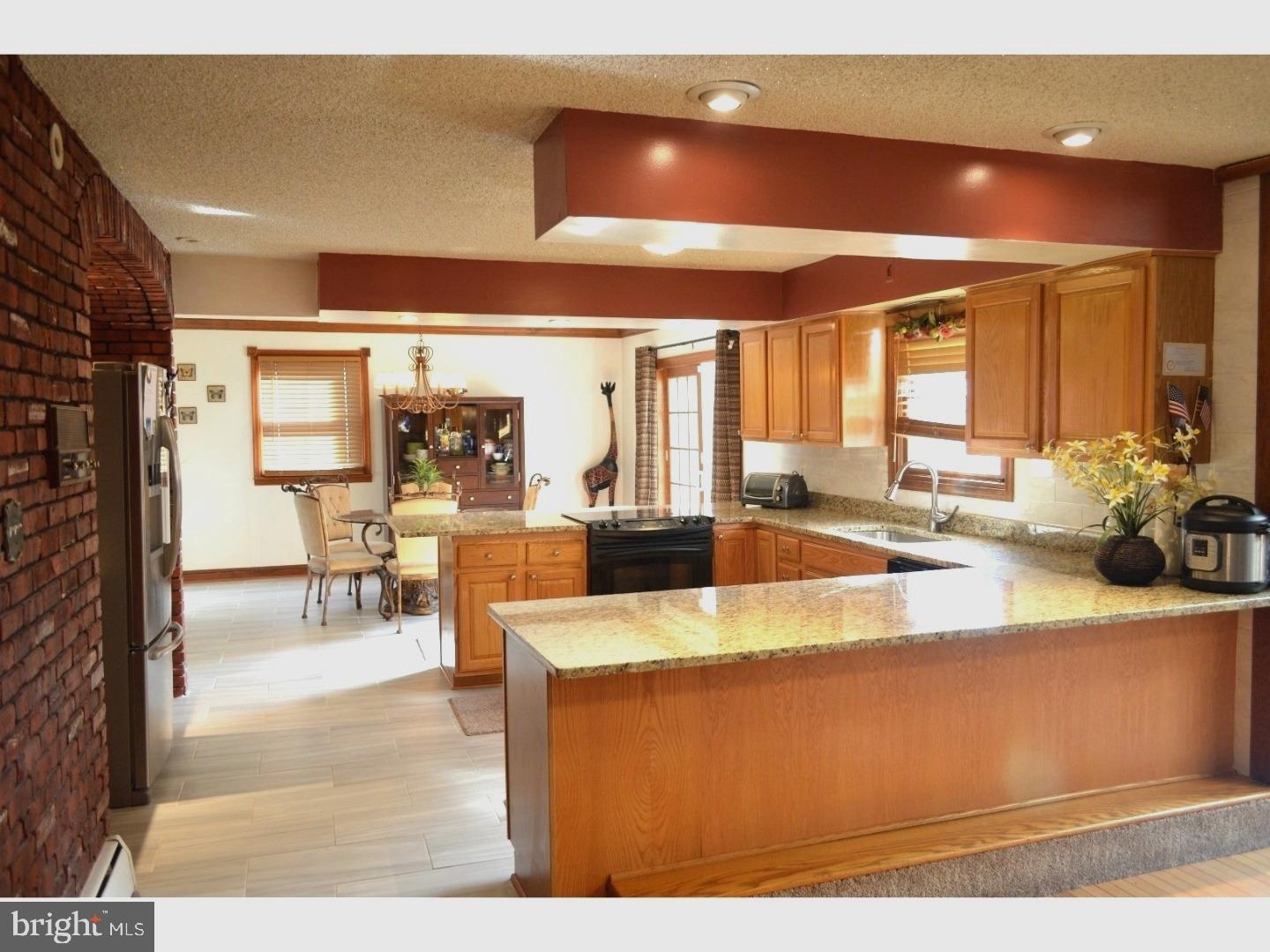 462 Doe Run Lane Springfield, PA 19064 - Photo 4 of 25 Kitchen