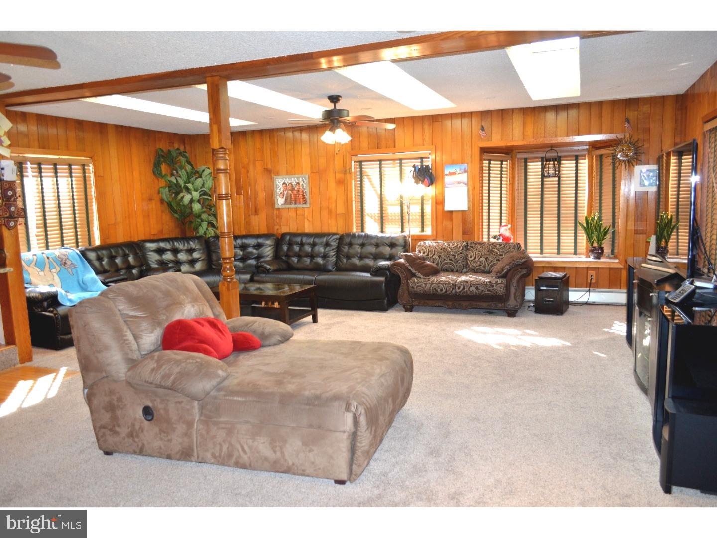 462 Doe Run Lane Springfield, PA 19064 - Photo 7 of 25 Family Room