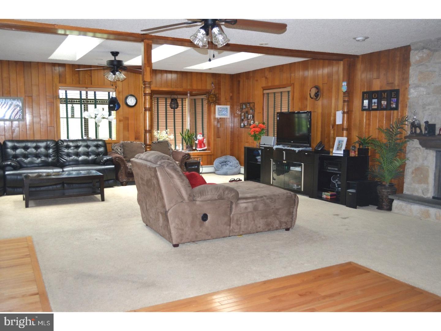 462 Doe Run Lane Springfield, PA 19064 - Photo 8 of 25 Family Room