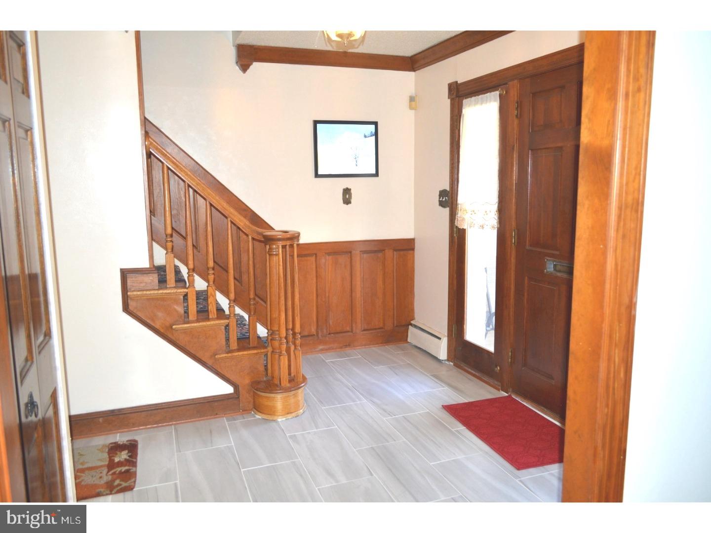 462 Doe Run Lane Springfield, PA 19064 - Photo 9 of 25 Foyer