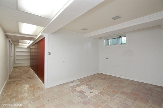 192 Park Avenue Glencoe, IL 60022 - Photo 18 of 24 a view of an empty room