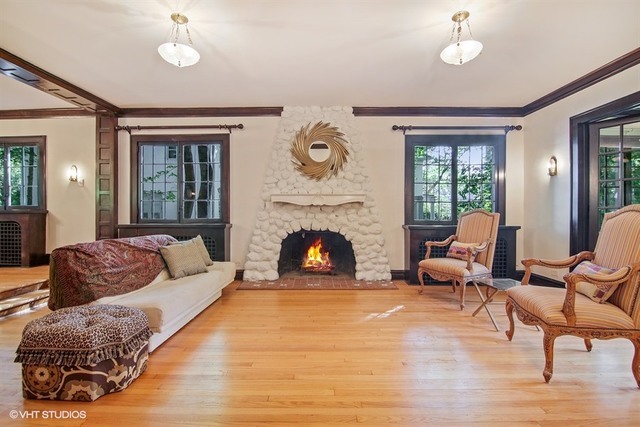 192 Park Avenue Glencoe, IL 60022 - Photo 4 of 24 a living room with furniture and a fireplace