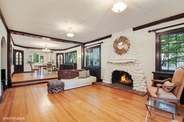 192 Park Avenue Glencoe, IL 60022 - Photo 6 of 24 a living room with furniture and a fireplace