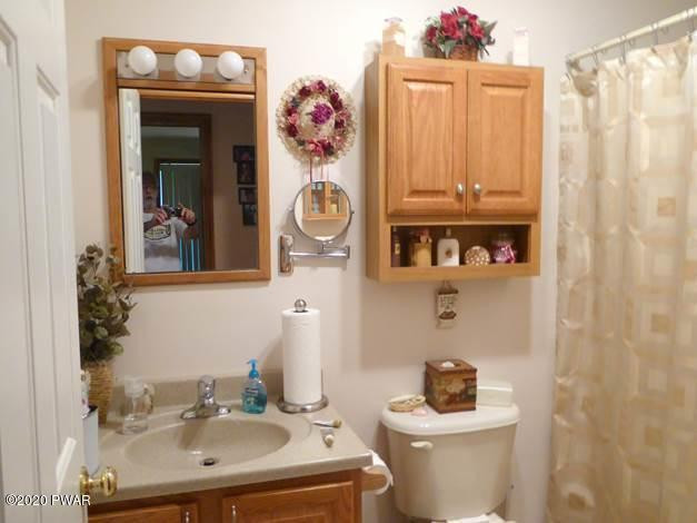 129 Split Rock Road Newfoundland, PA 18445 - Photo 29 of 30 In-law bath 2