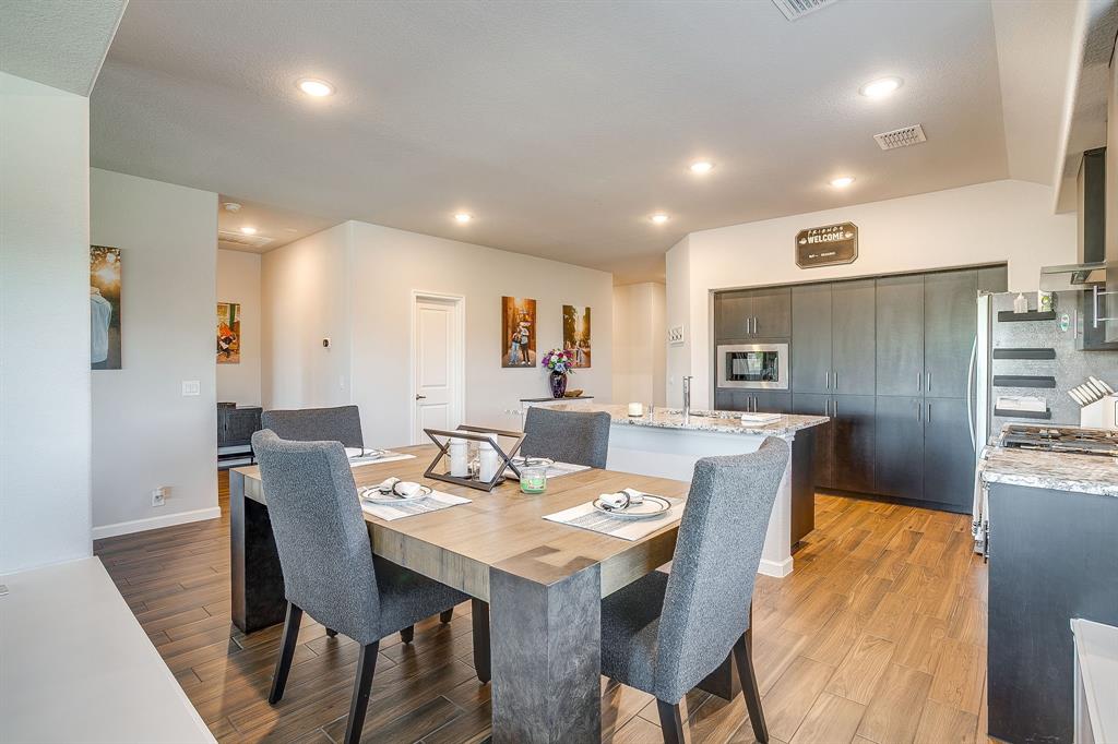 928 Ridgehurst Drive Godley, TX 76044 - Photo 3 of 40