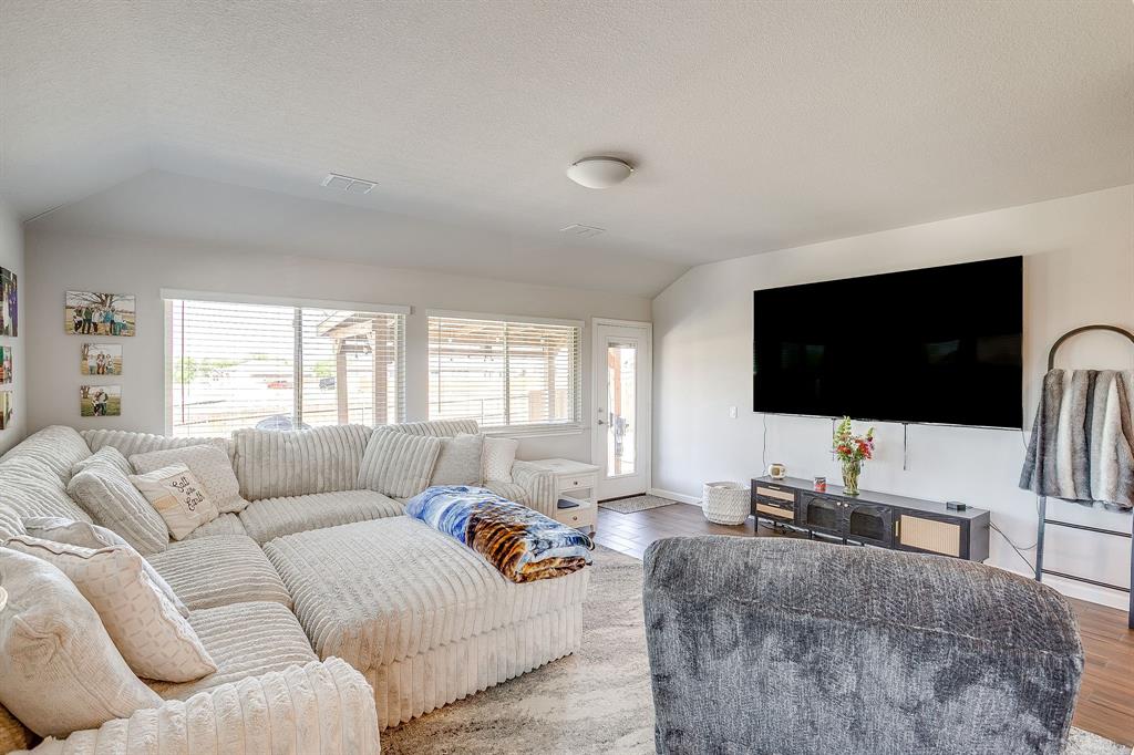 928 Ridgehurst Drive Godley, TX 76044 - Photo 4 of 40