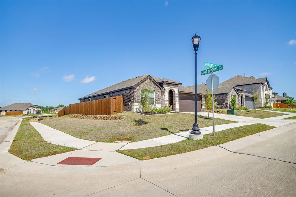 928 Ridgehurst Drive Godley, TX 76044 - Photo 6 of 40