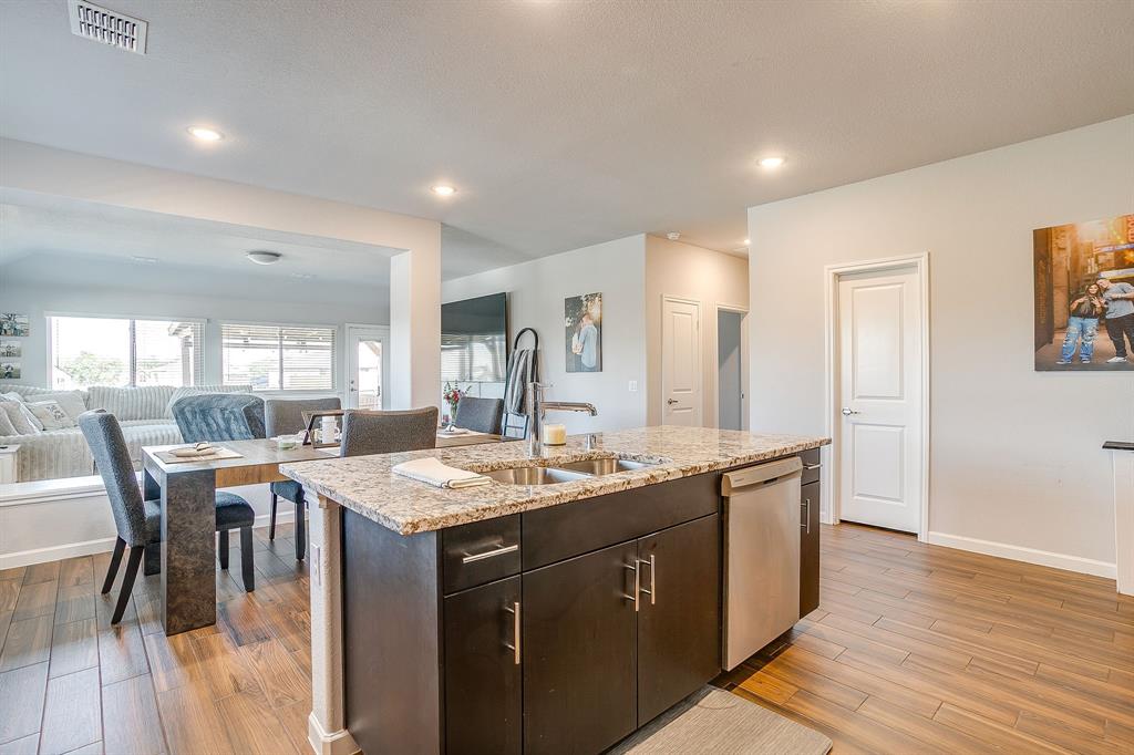 928 Ridgehurst Drive Godley, TX 76044 - Photo 8 of 40