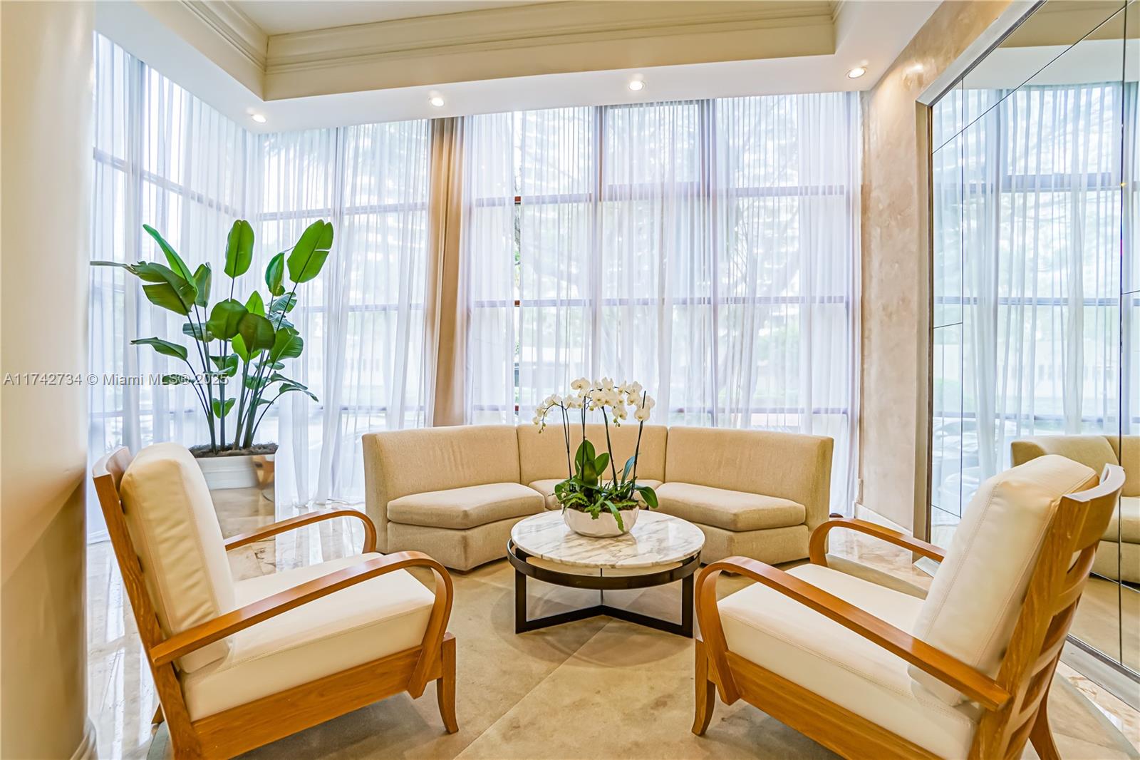 Brickell Key Miami, FL 33131 - Photo 17 of 17 Isola Lobby