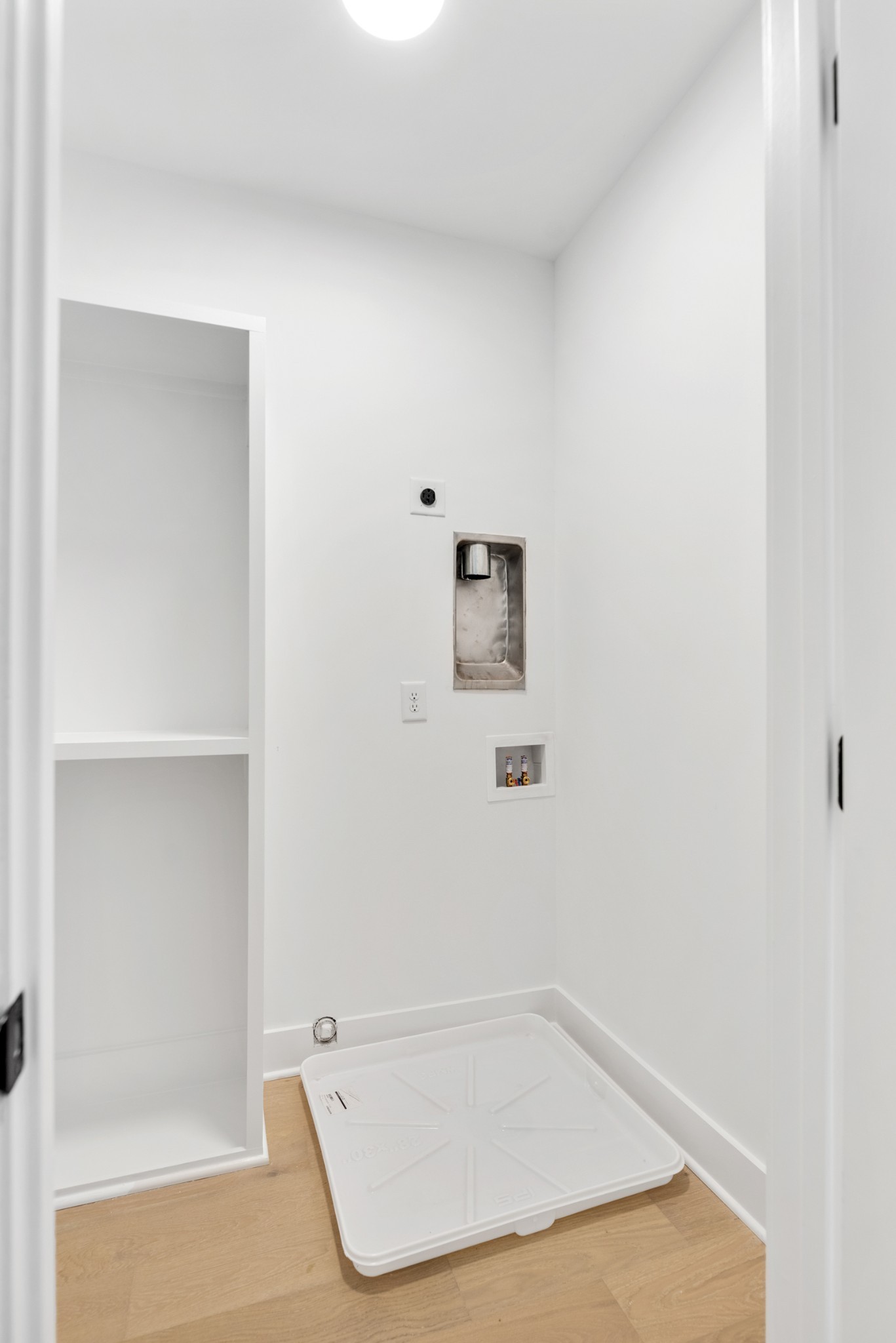 3026 Edwin Street Nashville, TN 37207 - Photo 45 of 48 a bathroom with a bathtub