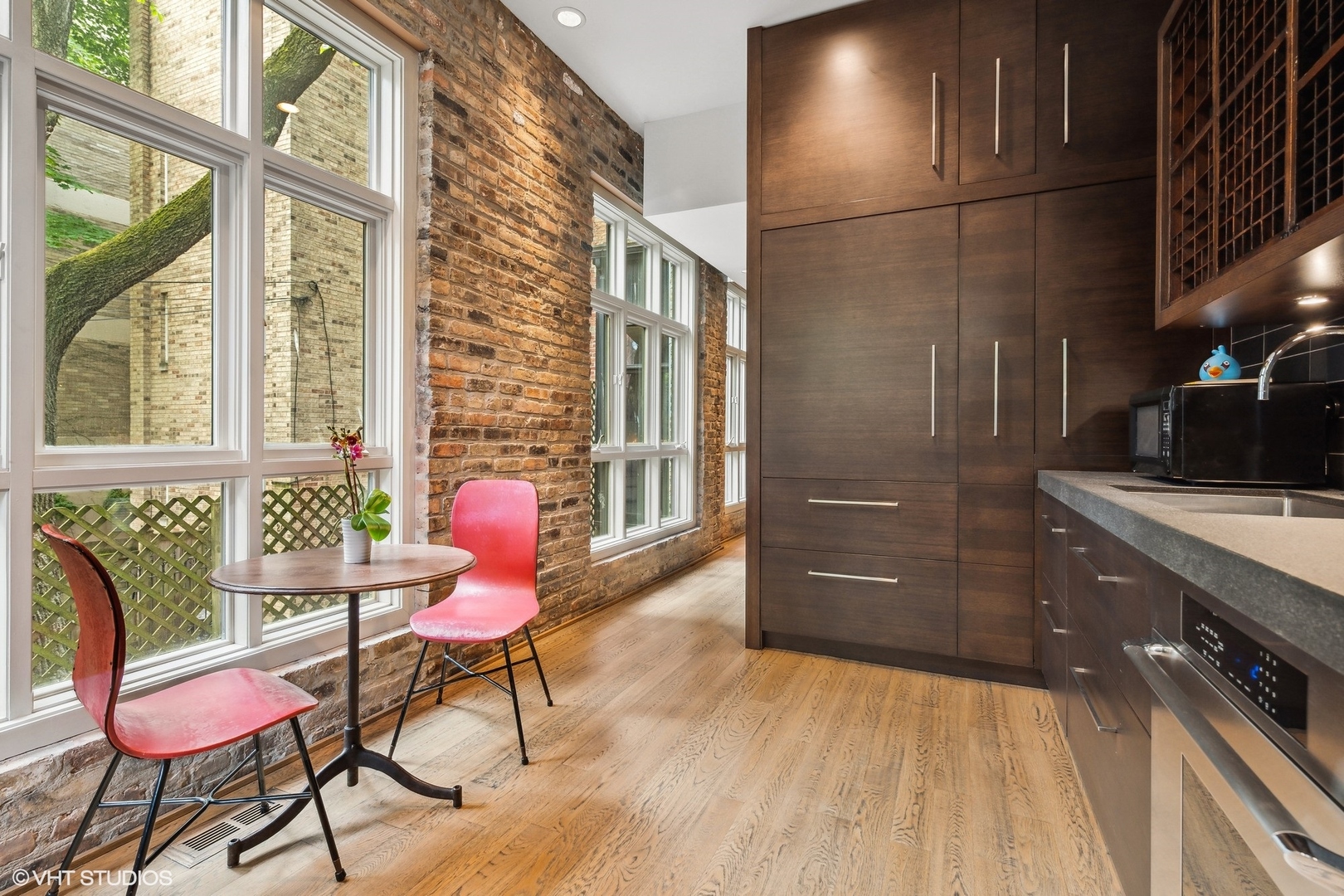 24 East Division Street Chicago, IL 60610 - Photo 20 of 52 a room with furniture and wooden floor