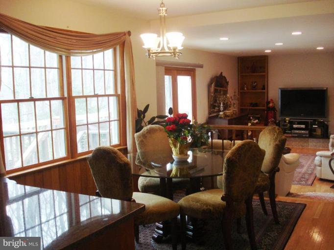 8302 Lindside Way Springfield, VA 22153 - Photo 12 of 21 Breakfast Area