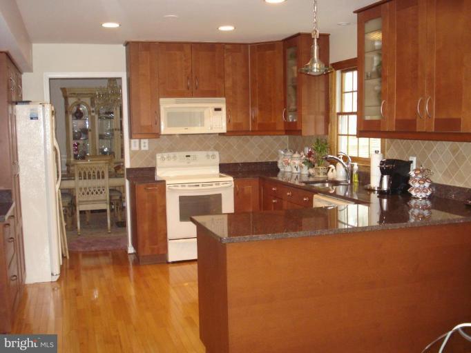 8302 Lindside Way Springfield, VA 22153 - Photo 6 of 21 Kitchen