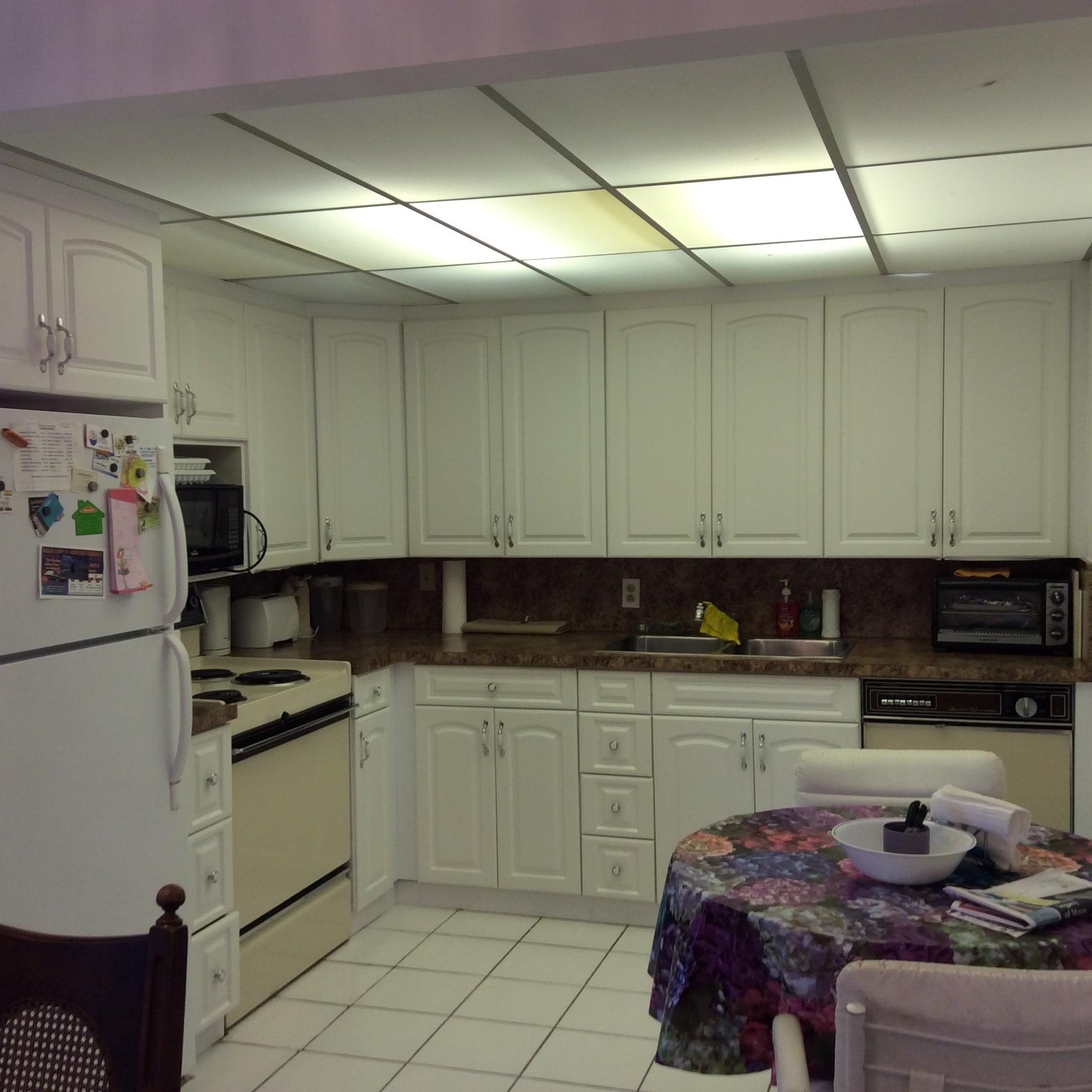 1052 Newcastle A Boca Raton, FL 33434 - Photo 2 of 12 Kitchen