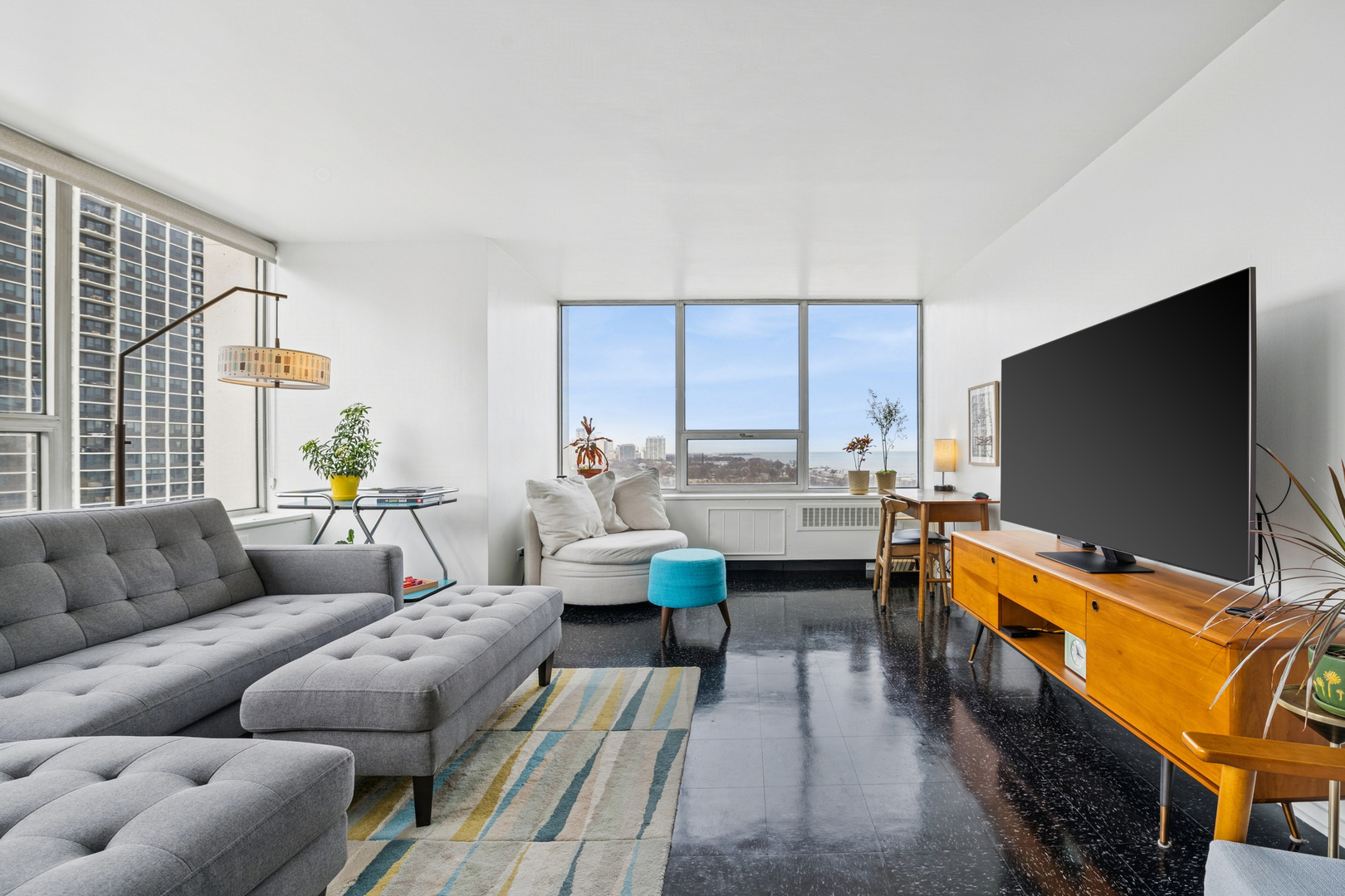 70 West Burton Place, Unit 2001F Chicago, IL 60610 - Photo 5 of 22