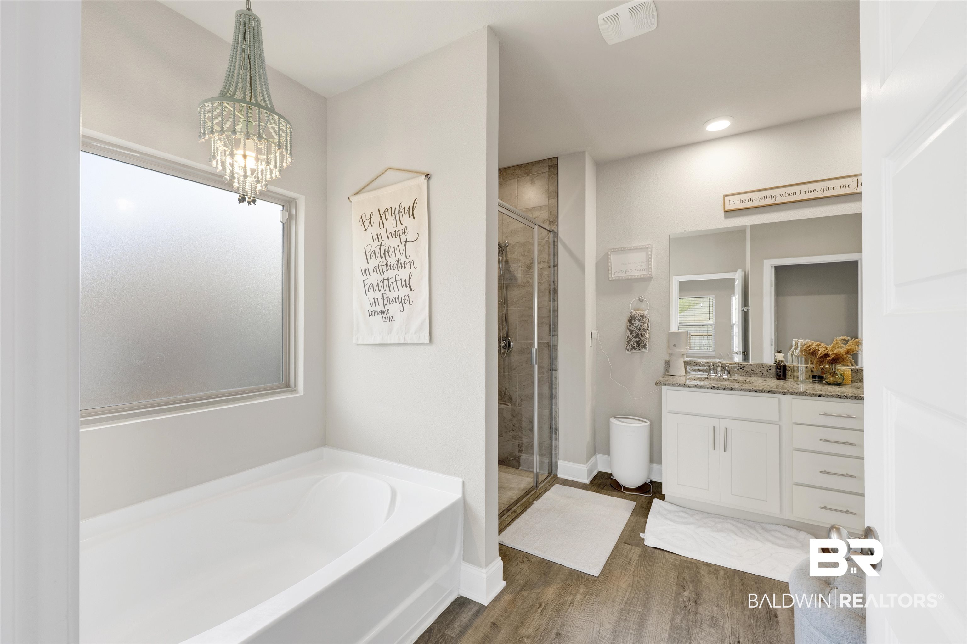 23099 Stock Avenue Foley, AL 36535 - Photo 16 of 31 Master Bathroom