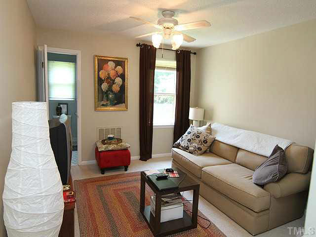 1724 Nottingham Road Raleigh, NC 27607 - Photo 18 of 25 Living Room