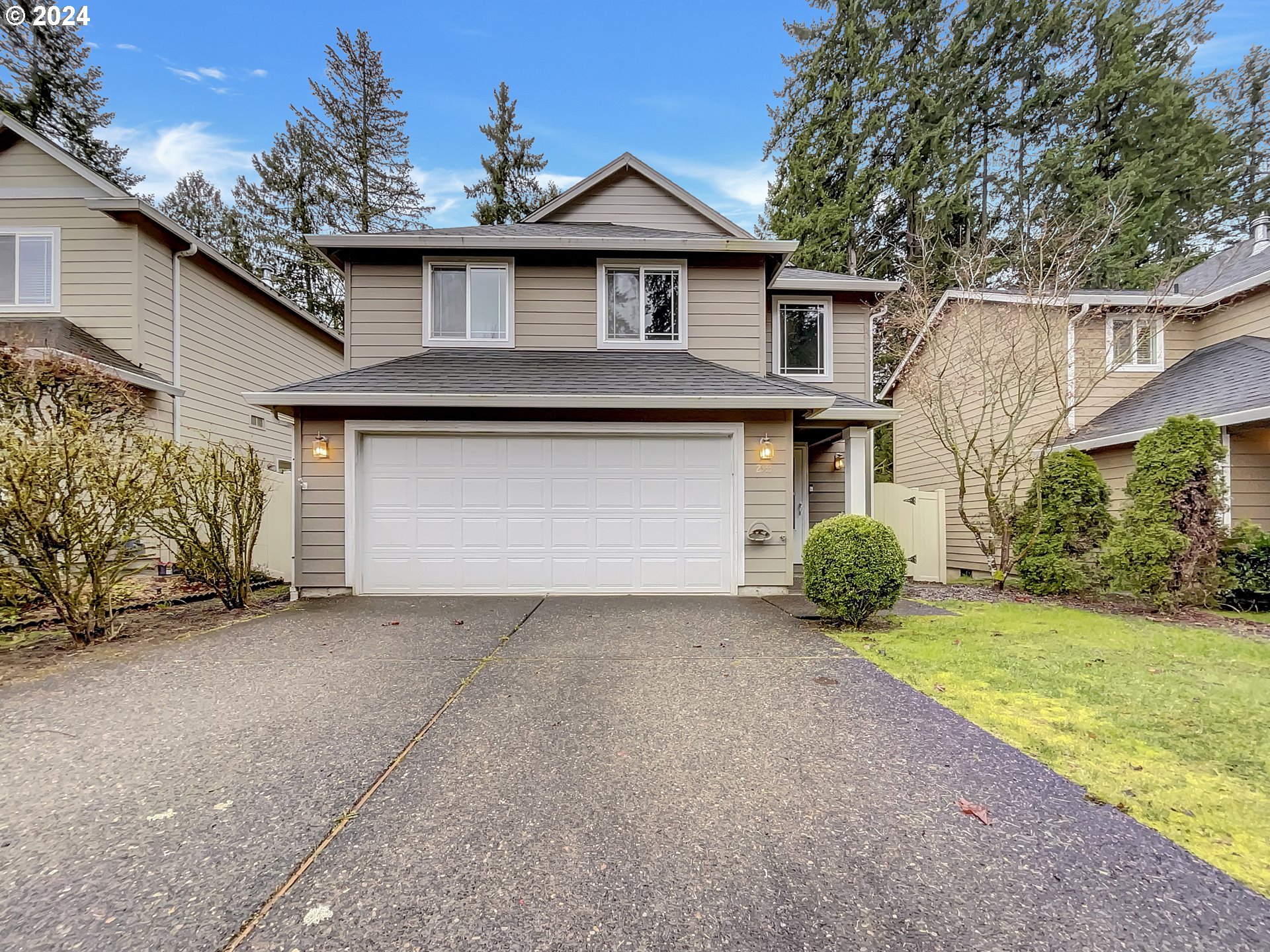 2933 South Cedar Ridge Drive Ridgefield, WA 98642 - Photo 1 of 21 a front view of a house with a yard and garage