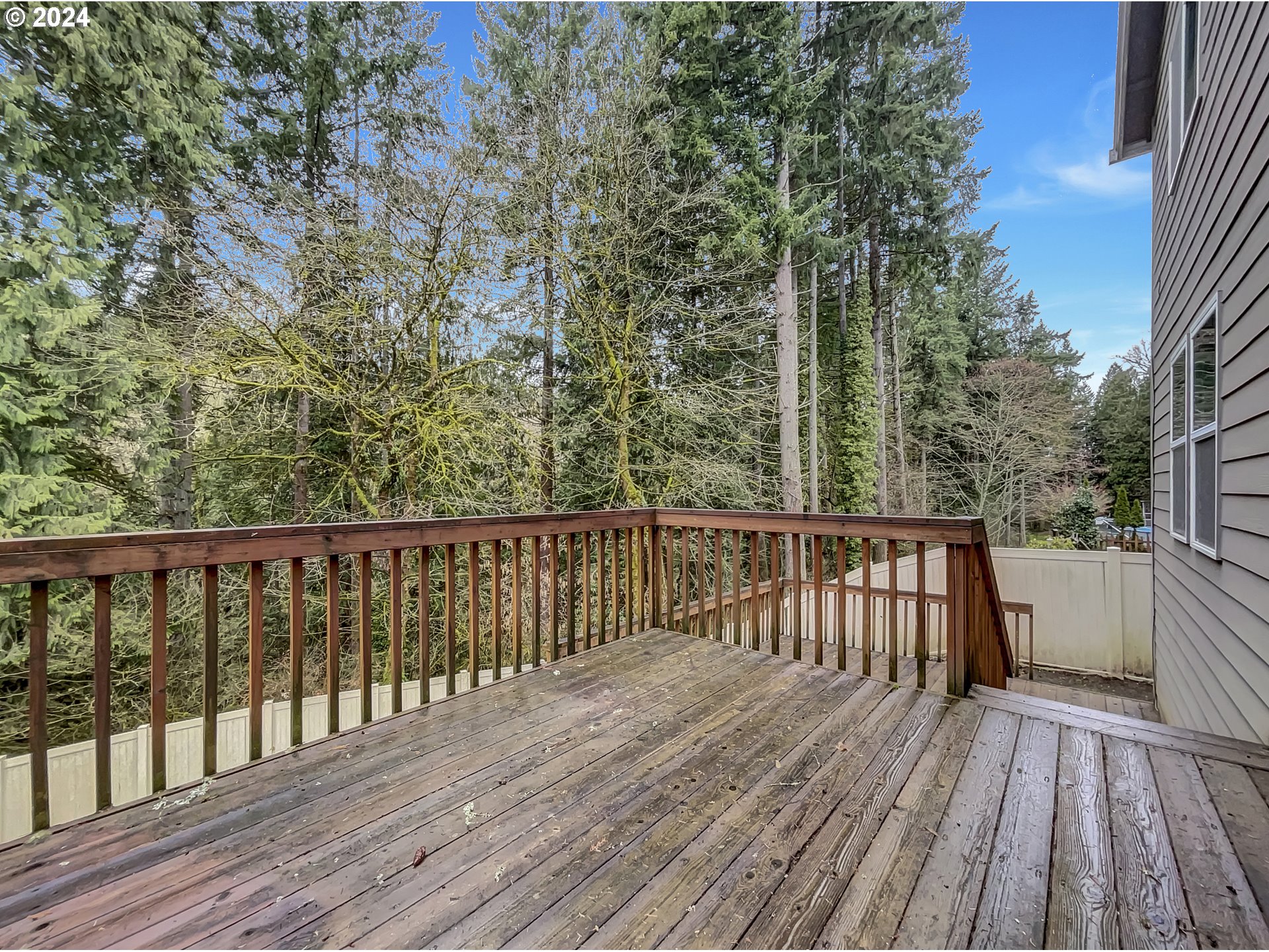 2933 South Cedar Ridge Drive Ridgefield, WA 98642 - Photo 15 of 21 a view of balcony with wooden floor and fence