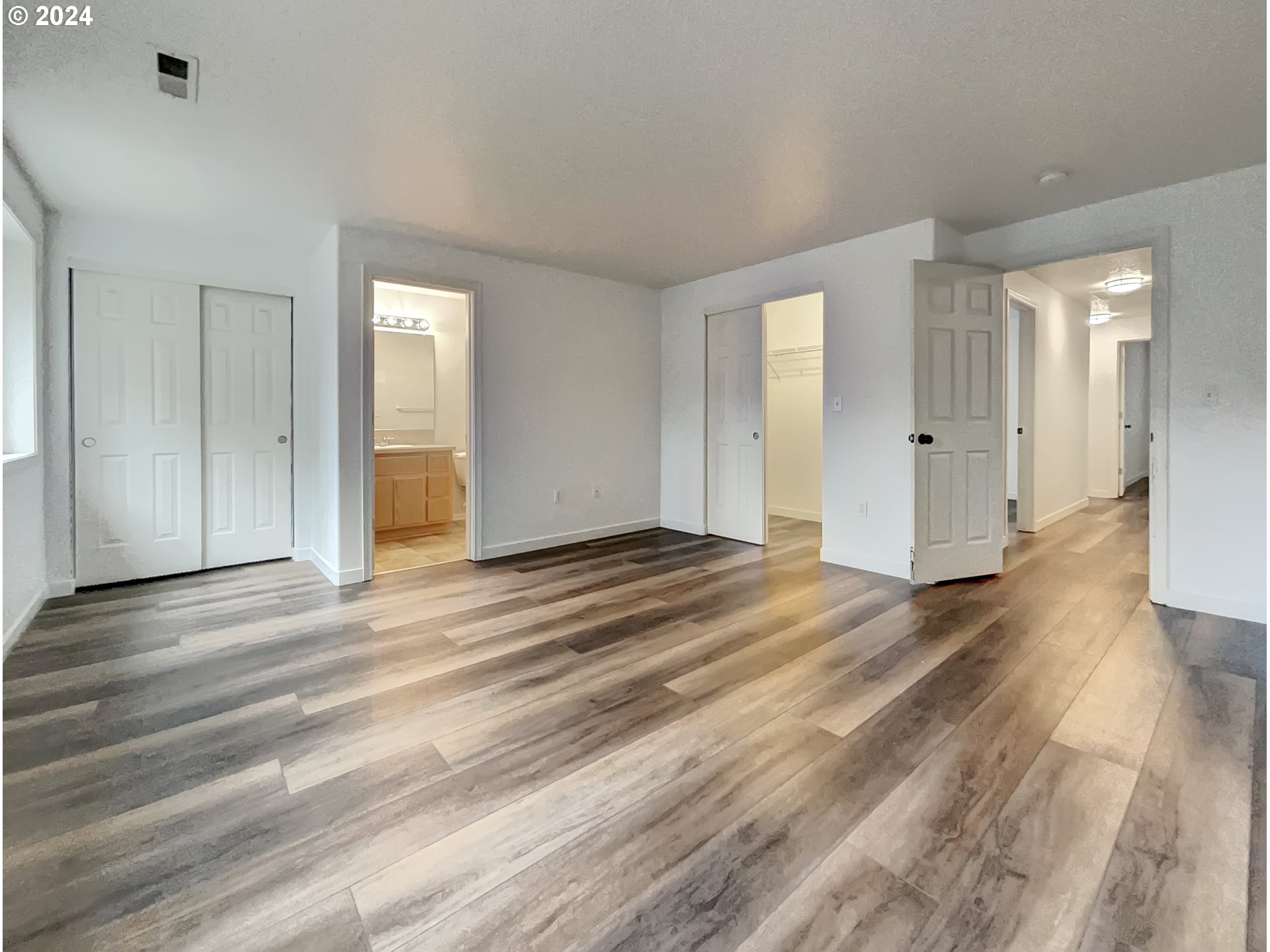 2933 South Cedar Ridge Drive Ridgefield, WA 98642 - Photo 5 of 21 a view of a room with wooden floor and bathroom