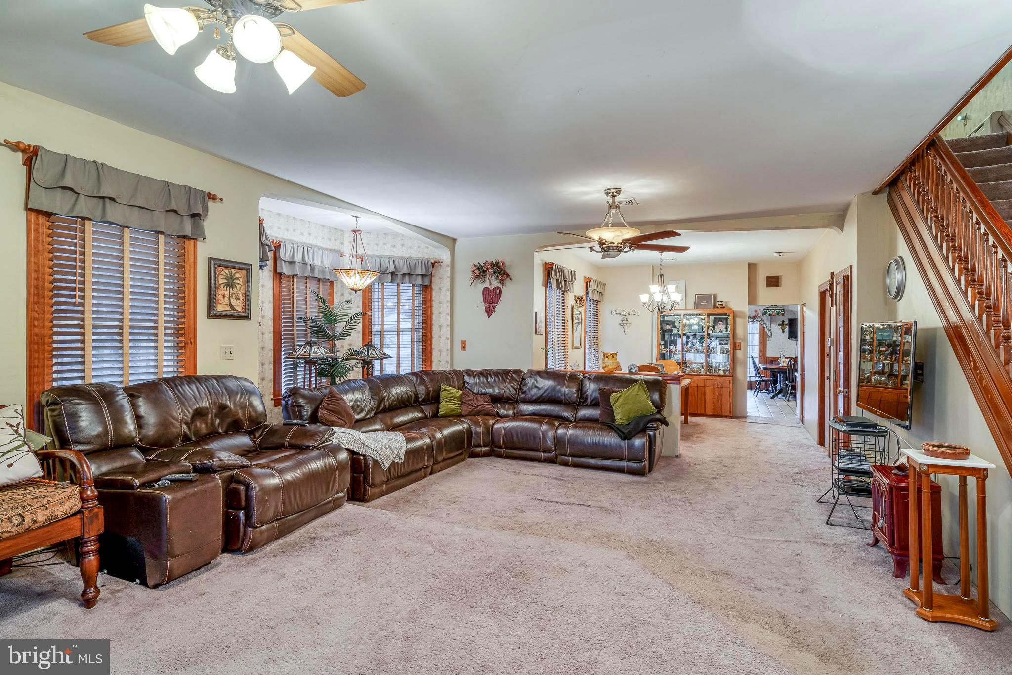 3332 Welsh Road Philadelphia, PA 19136 - Photo 6 of 49 Spacious Living Room