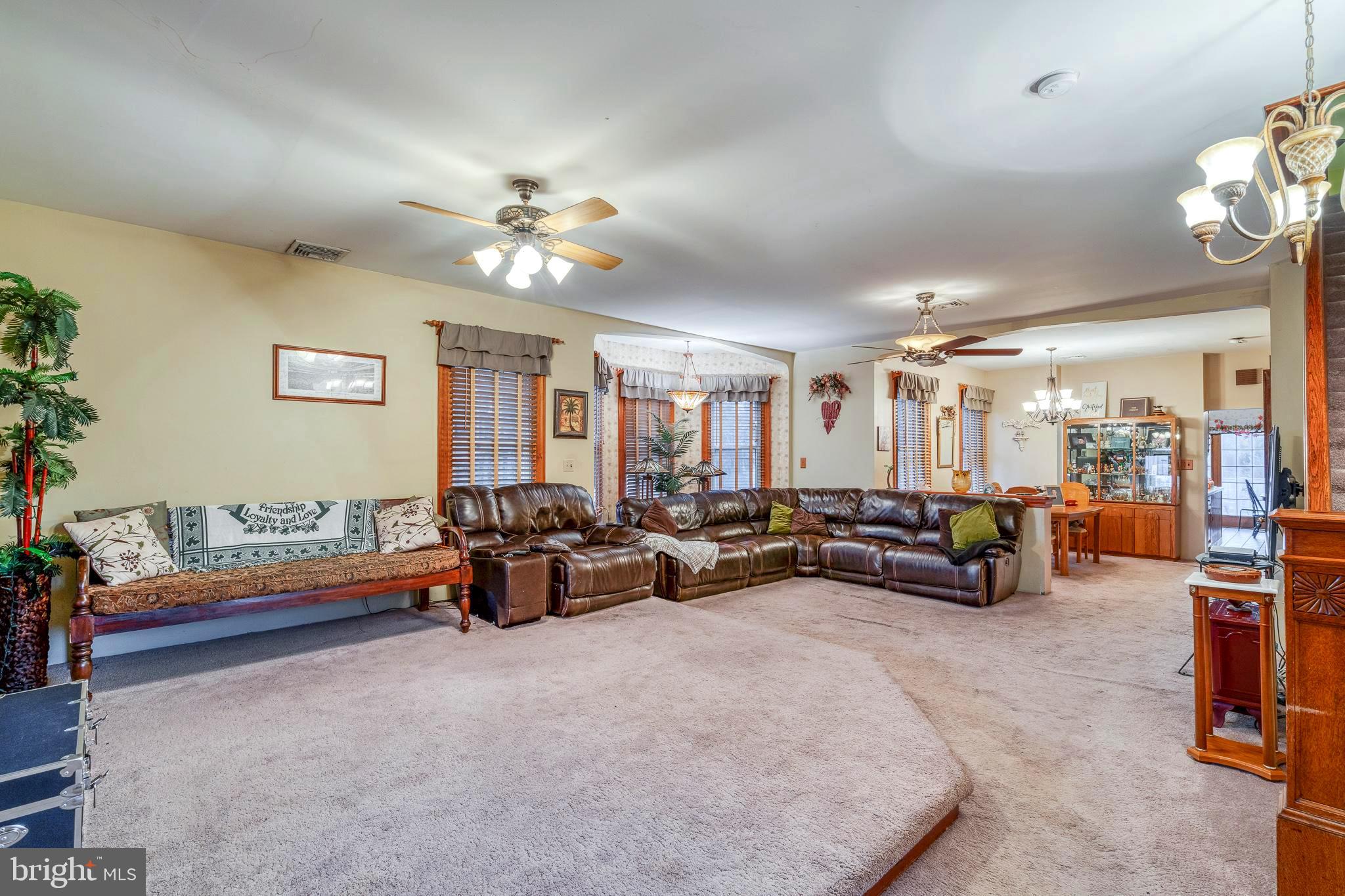 3332 Welsh Road Philadelphia, PA 19136 - Photo 7 of 49 Living Room