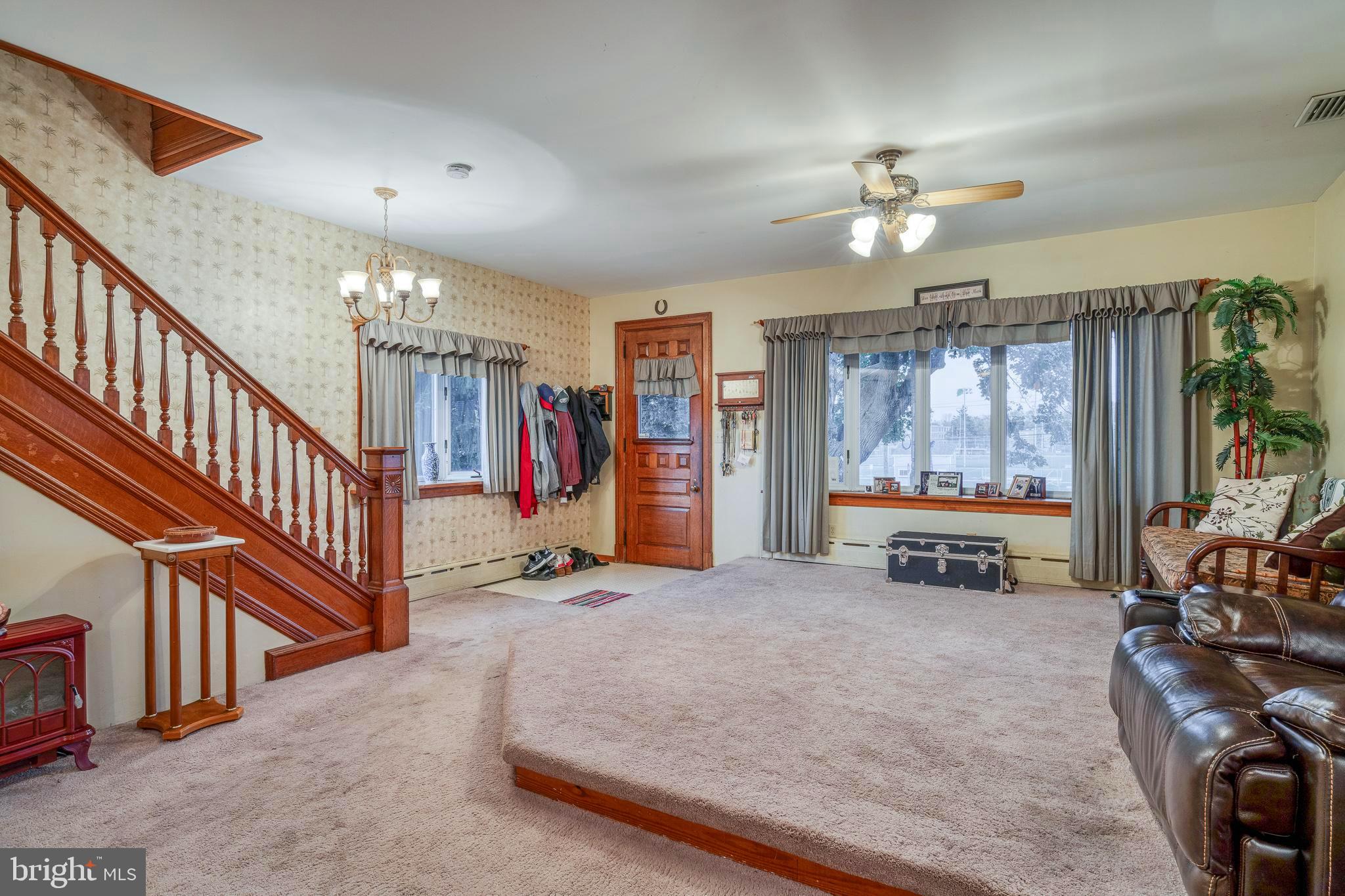 3332 Welsh Road Philadelphia, PA 19136 - Photo 9 of 49 Living Room