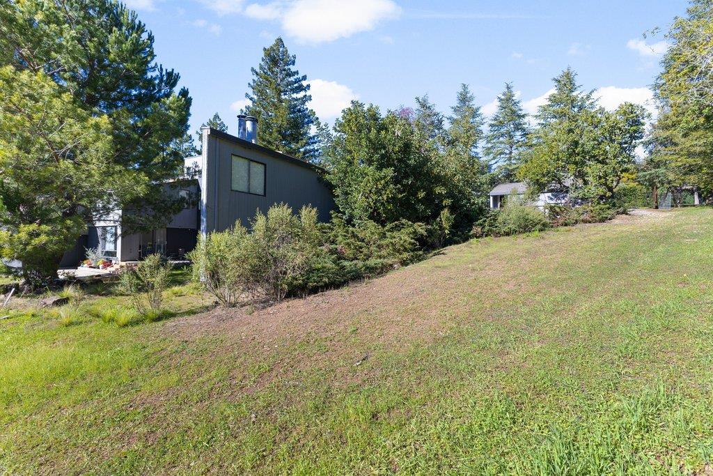 27600 Altamont Road Los Altos Hills, CA 94022 - Photo 13 of 37