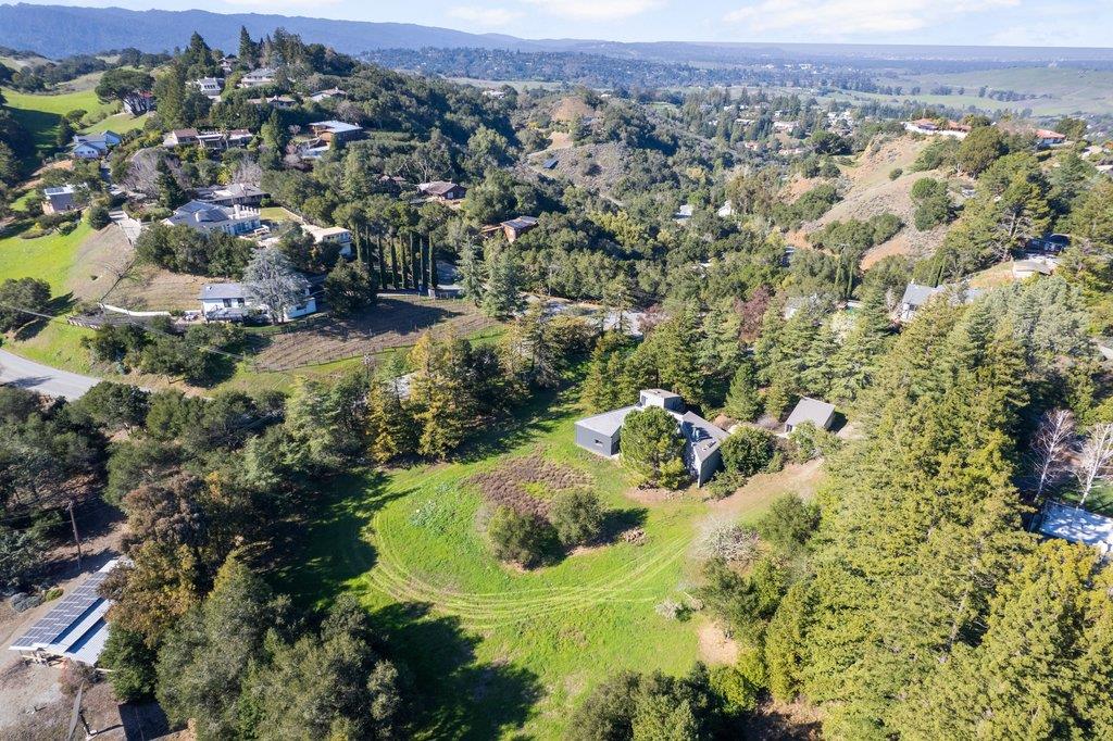 27600 Altamont Road Los Altos Hills, CA 94022 - Photo 19 of 37