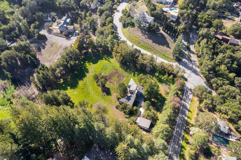 27600 Altamont Road Los Altos Hills, CA 94022 - Photo 31 of 37