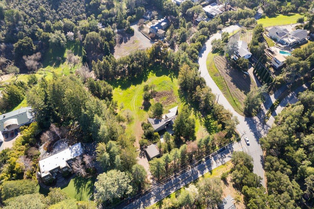 27600 Altamont Road Los Altos Hills, CA 94022 - Photo 33 of 37