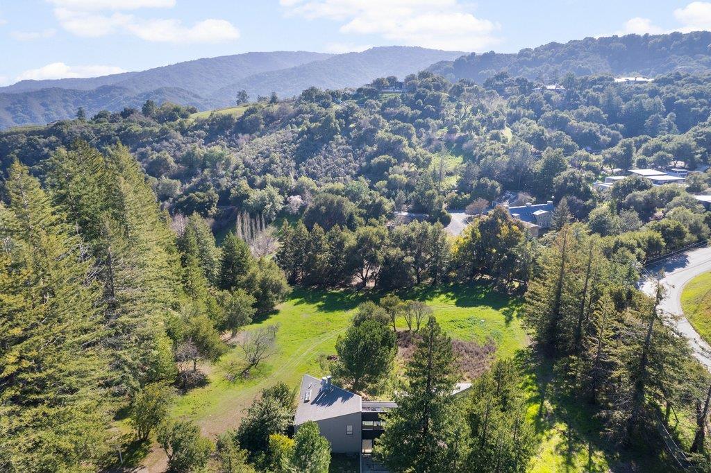 27600 Altamont Road Los Altos Hills, CA 94022 - Photo 34 of 37
