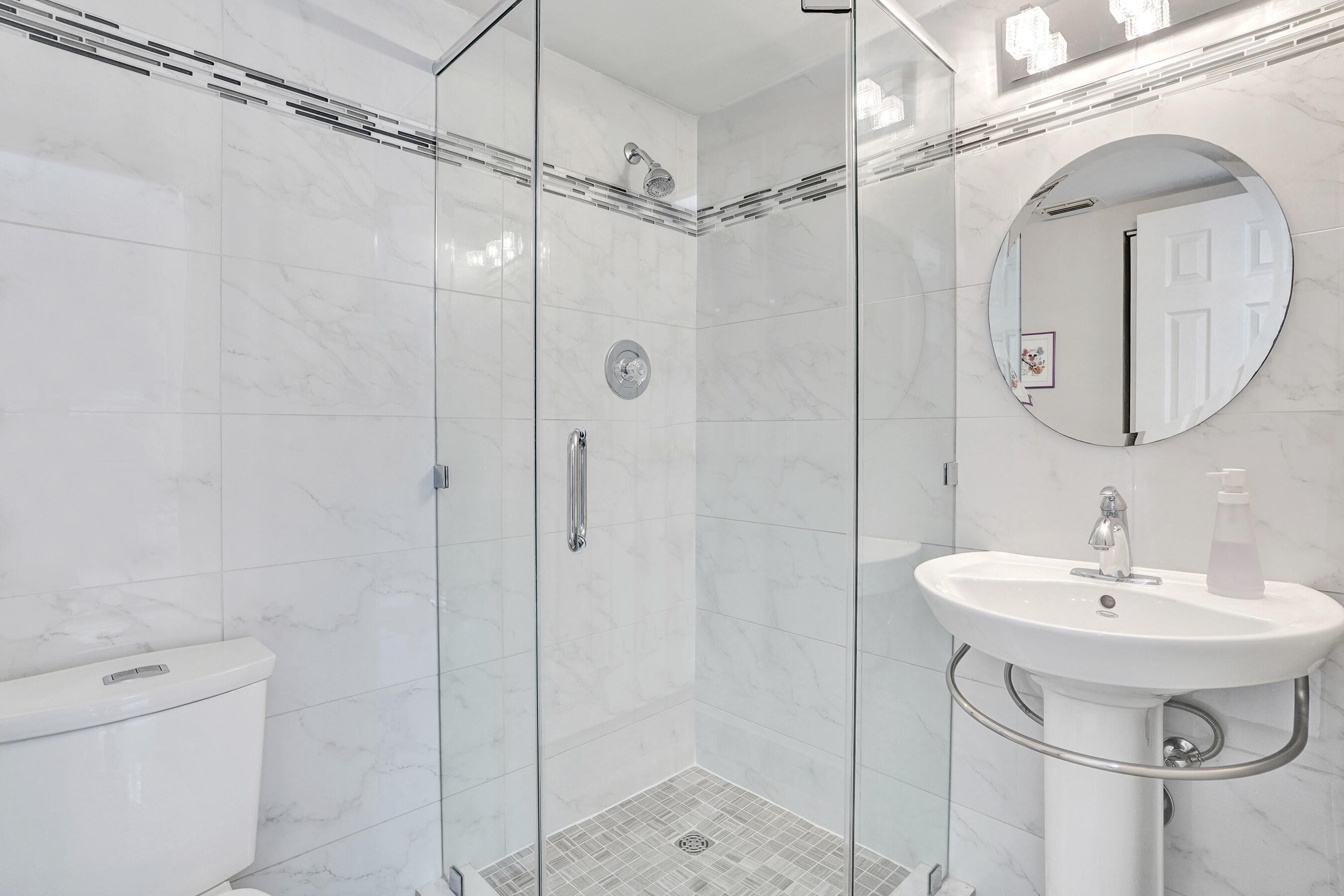 1435 Southwest 27th Avenue, Unit 101 Delray Beach, FL 33445 - Photo 19 of 59 GUEST BATHROOM