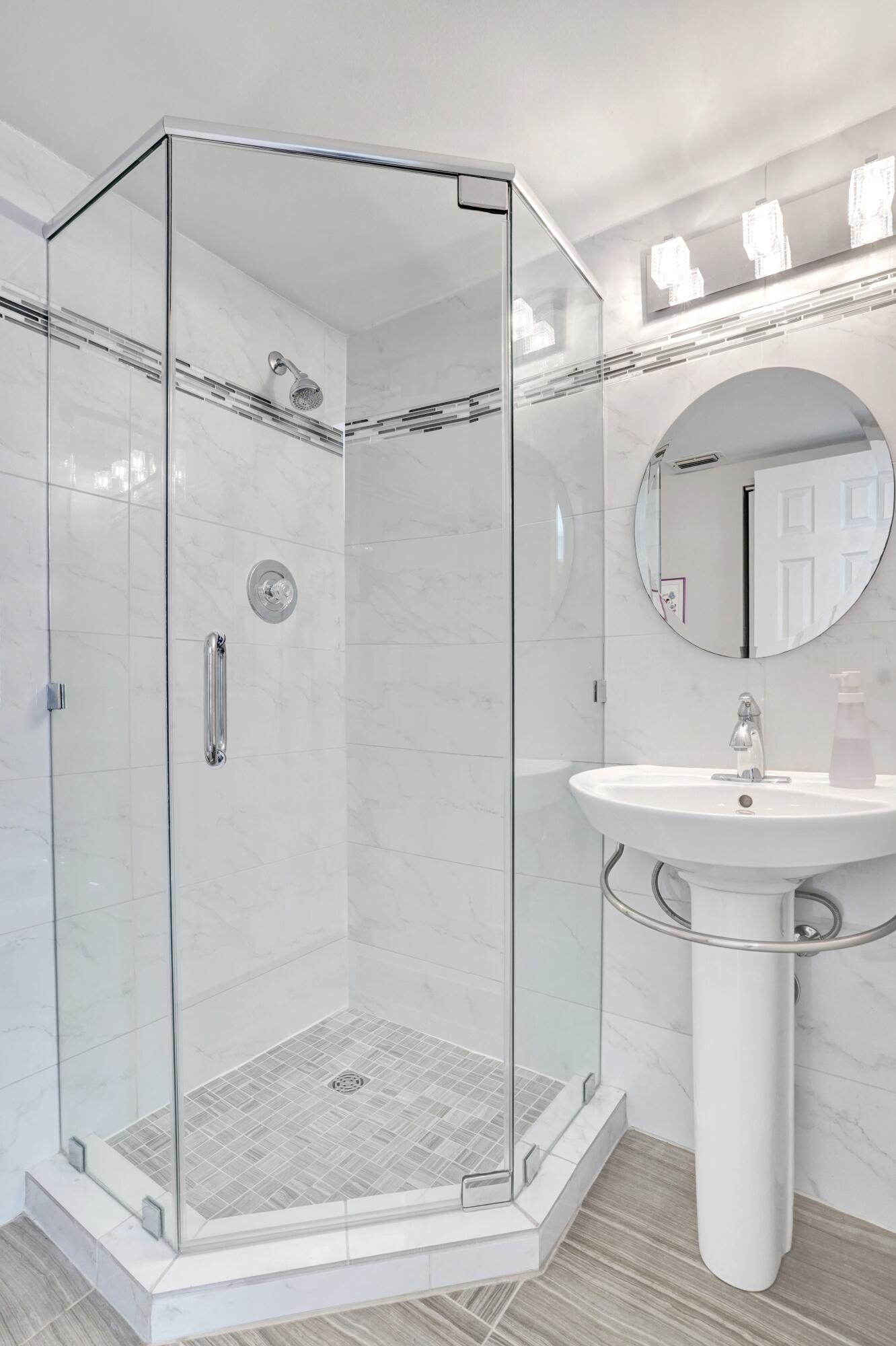 1435 Southwest 27th Avenue, Unit 101 Delray Beach, FL 33445 - Photo 20 of 59 GUEST BATHROOM