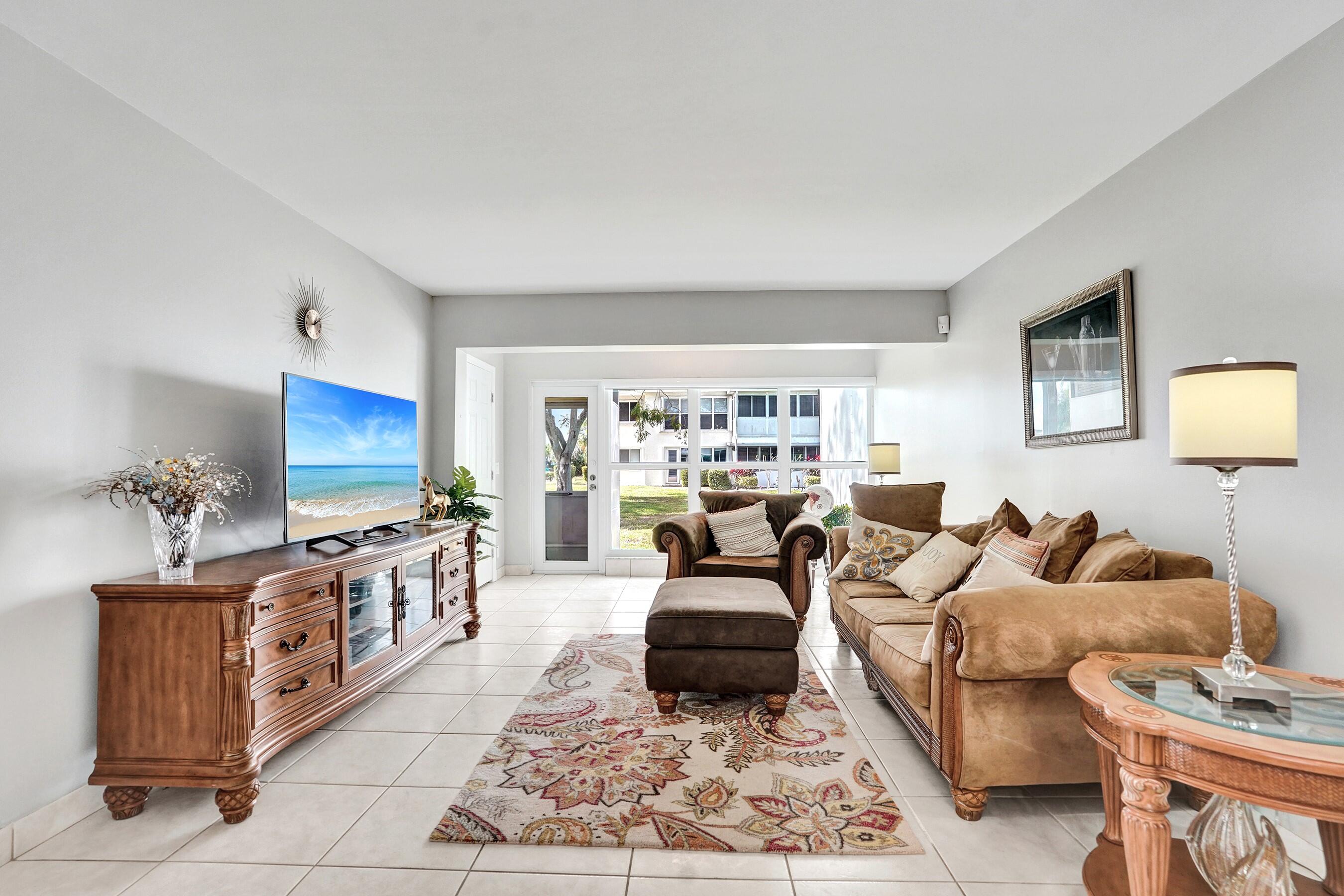 1435 Southwest 27th Avenue, Unit 101 Delray Beach, FL 33445 - Photo 7 of 59 Living room