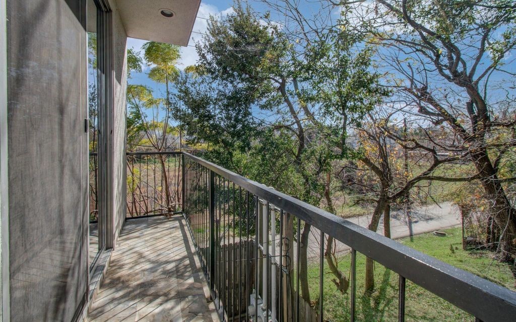 318 McAlpine Street Houston, TX 77003 - Photo 15 of 25 Belcony on the 2nd floor