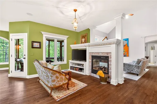 $750,000 | 8829 North Glenwood Avenue, Kansas City, MO 64157