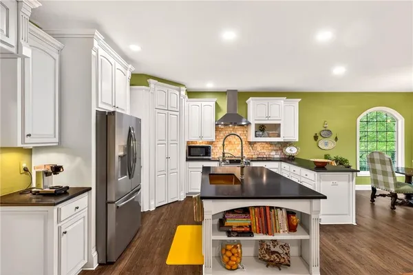 $750,000 | 8829 North Glenwood Avenue, Kansas City, MO 64157