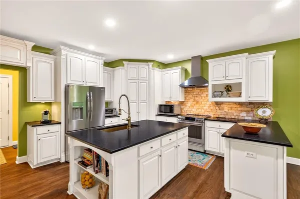 $750,000 | 8829 North Glenwood Avenue, Kansas City, MO 64157