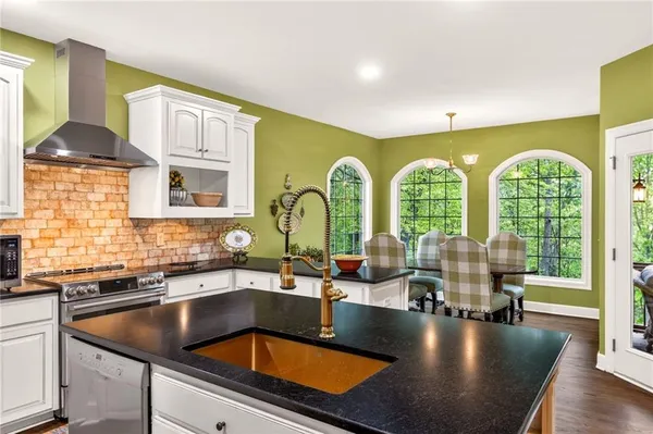$750,000 | 8829 North Glenwood Avenue, Kansas City, MO 64157