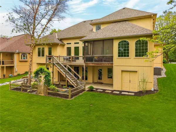 $750,000 | 8829 North Glenwood Avenue, Kansas City, MO 64157