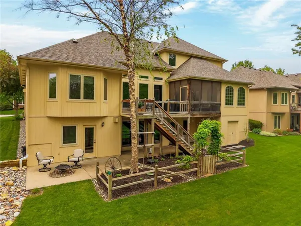 $750,000 | 8829 North Glenwood Avenue, Kansas City, MO 64157