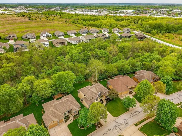$750,000 | 8829 North Glenwood Avenue, Kansas City, MO 64157