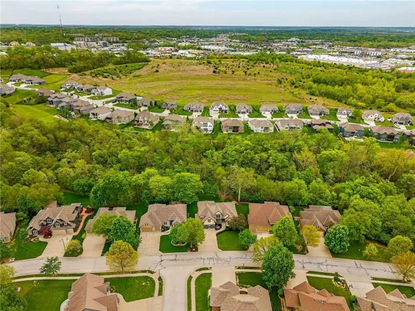 $750,000 | 8829 North Glenwood Avenue, Kansas City, MO 64157