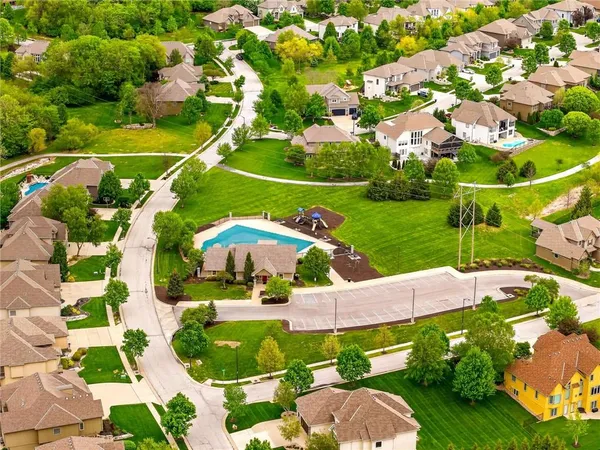 $750,000 | 8829 North Glenwood Avenue, Kansas City, MO 64157