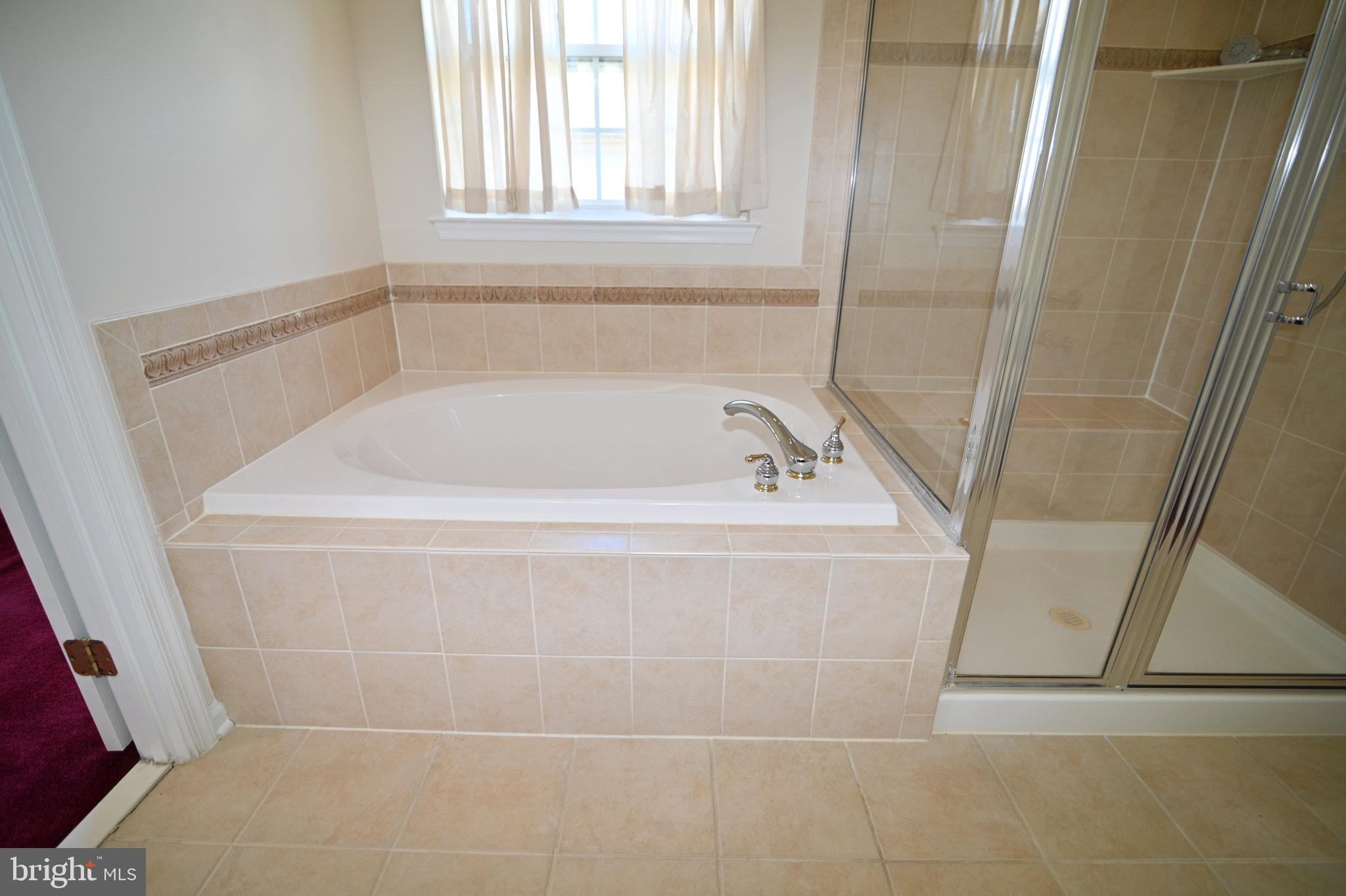 9802 Hillandale Way, Unit 23 Bowie, MD 20721 - Photo 15 of 28 Master Bath - Soaking Tub