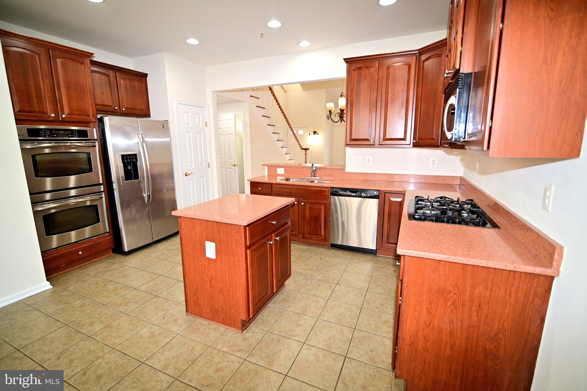 9802 Hillandale Way, Unit 23 Bowie, MD 20721 - Photo 6 of 28 Kitchen