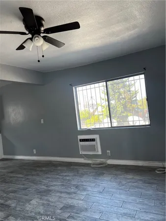 $2,700 | 120 West 73rd Street, Los Angeles, CA 90003